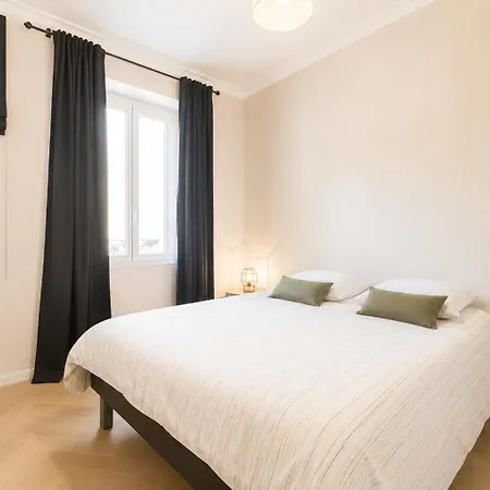 F3 Plein Centre à 50 M Appartement *