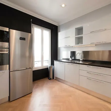 Appartement F3 Plein Centre à 50 M *